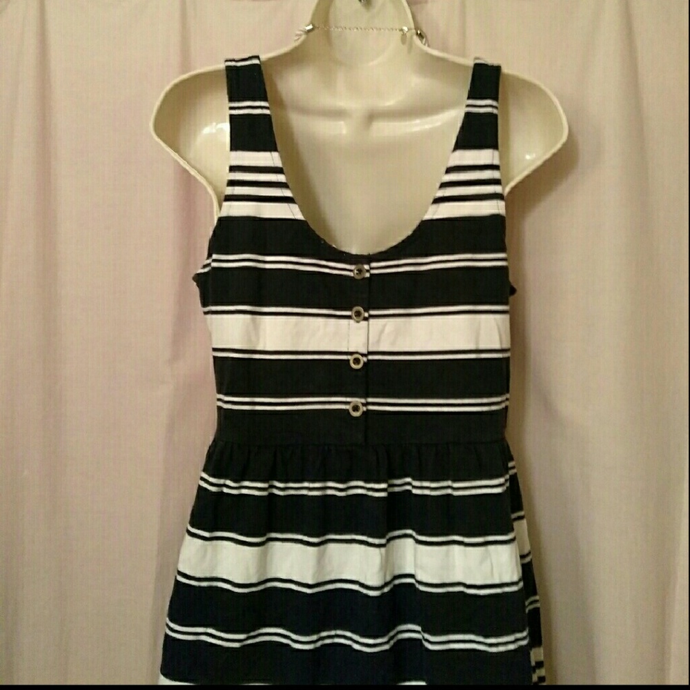 🆓⛵️ J. Crew ⛵Reversible 2-Way button stripE FREEW/ANY$30BUNDLE❣️ - Picture 4 of 9